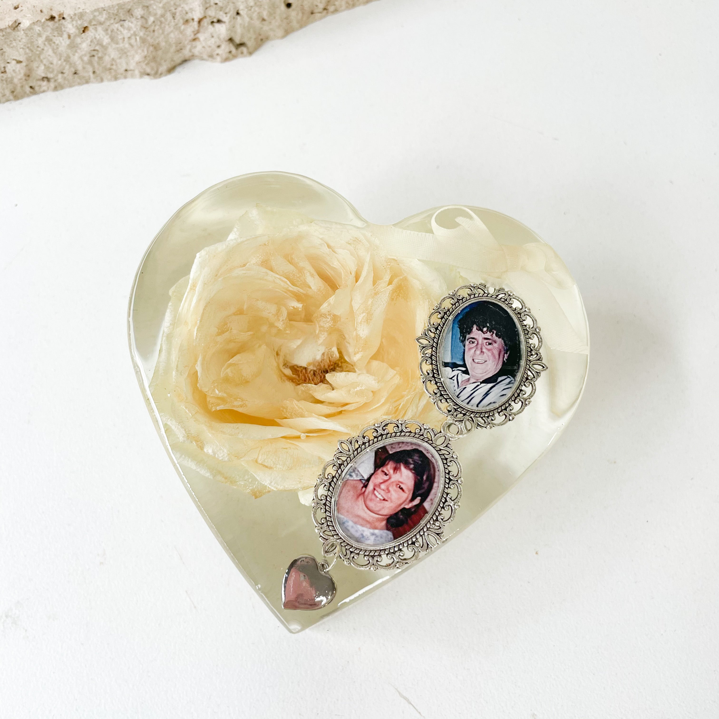 preserved-flowers-resin-medium heart- wedding bouquet - white rose - memorial charms