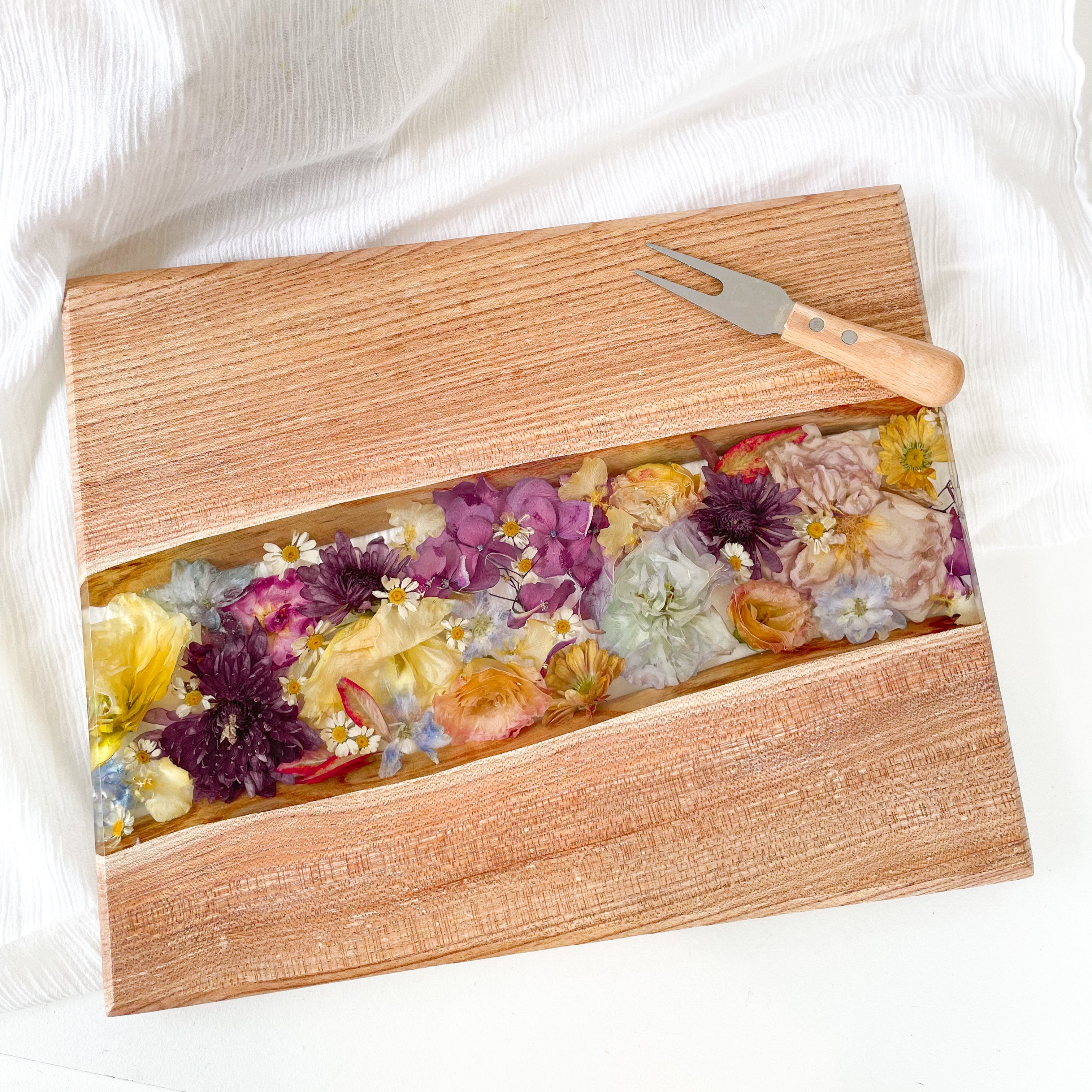 Preserved wedding bouquet - resin charcuterie board - wood resin flower serving tray - pressed flowers light wood natural edge