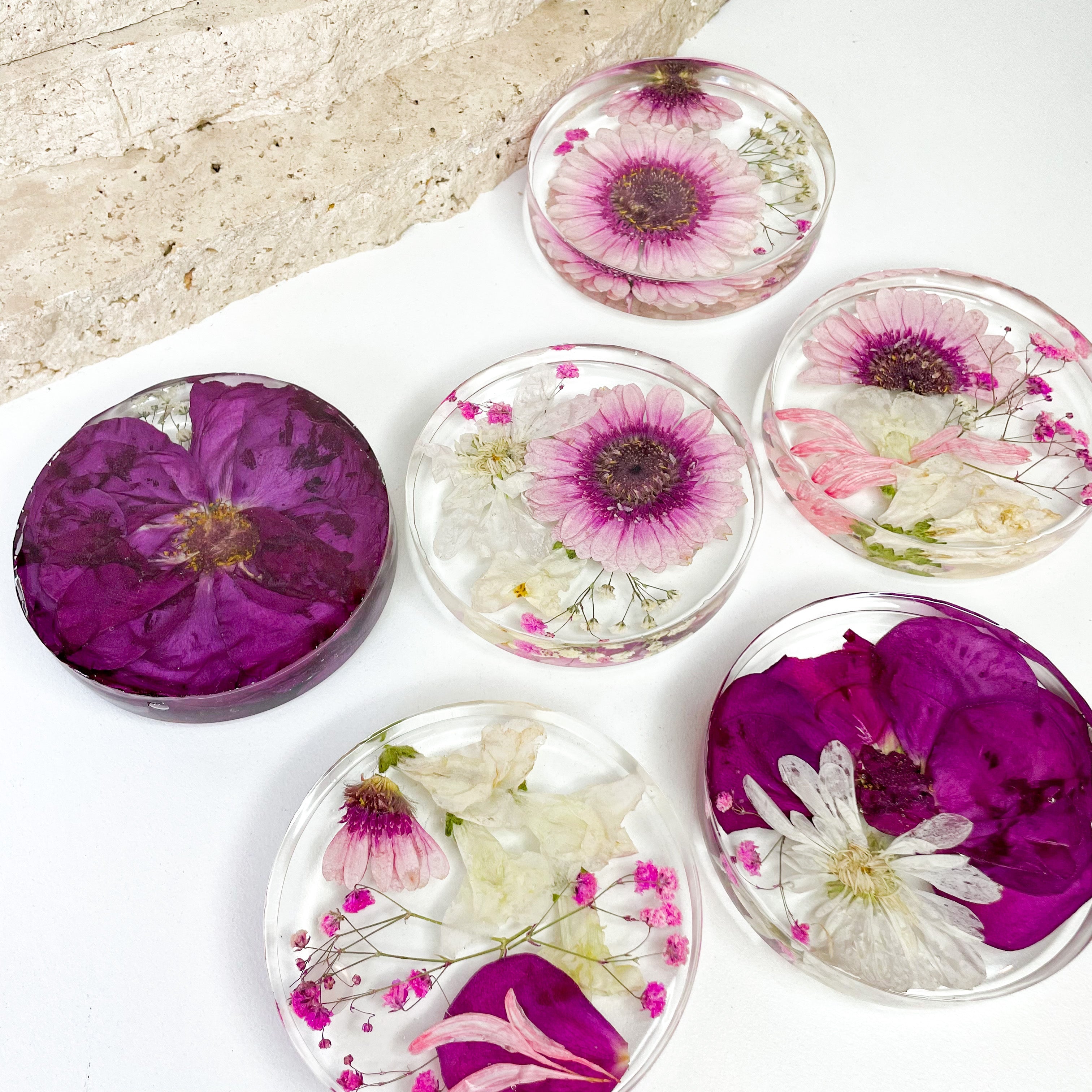 preserved-flowers-round-resin-coaster-set-6 - wedding bouquet - purple rose Gerbera baby’s breath