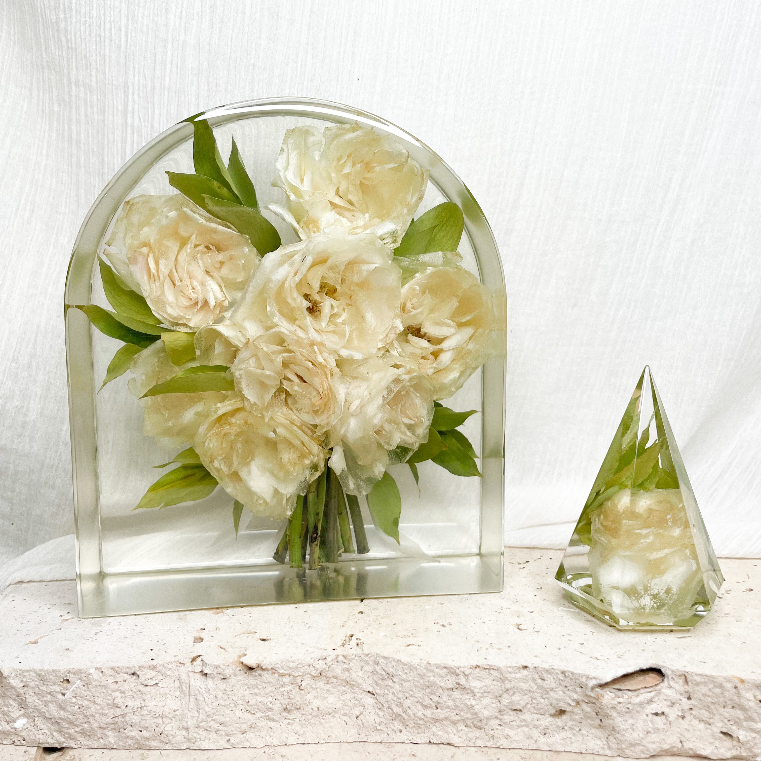 White and green bouquet preserved with stems in large resin arch