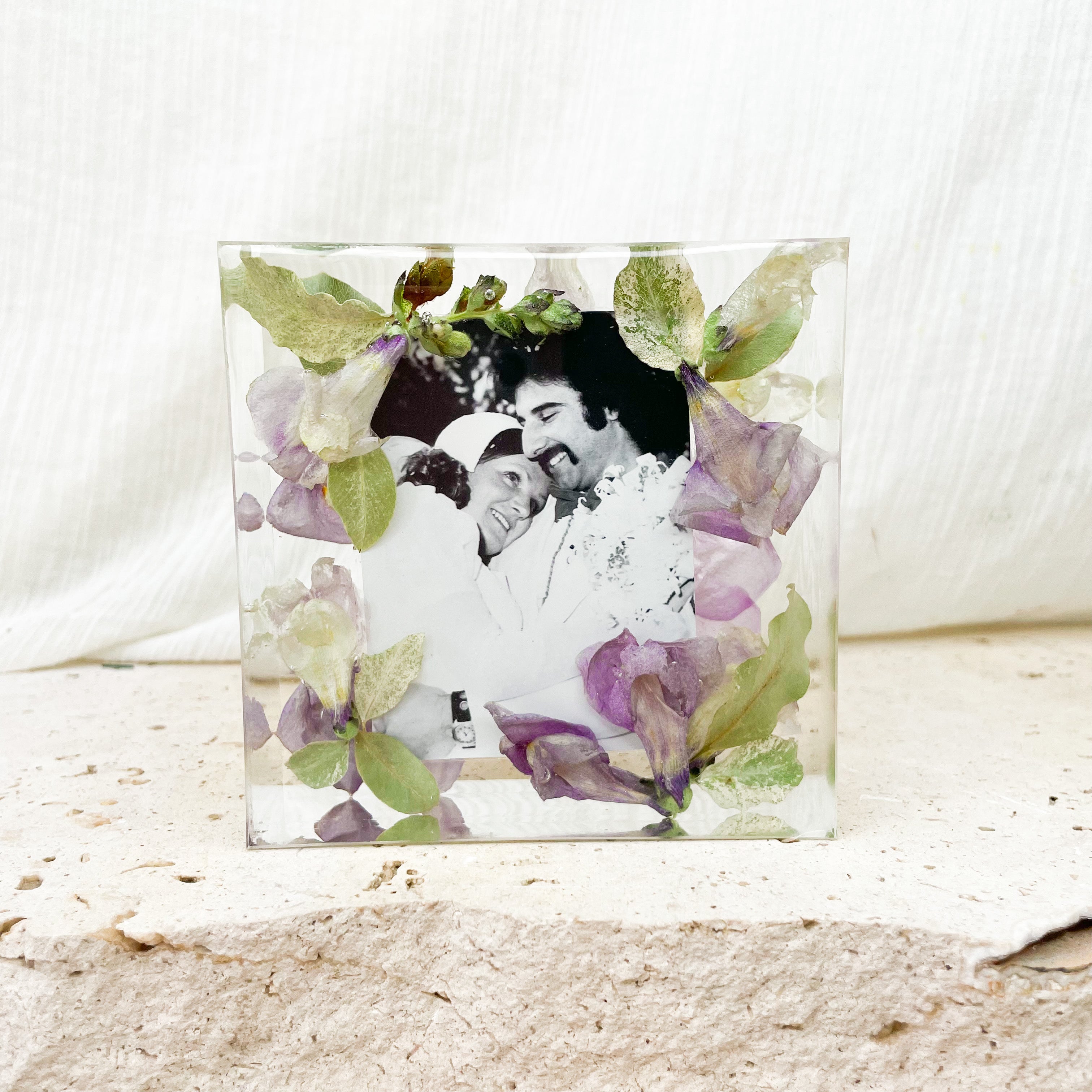 preserved-flowers-resin-petite square- wedding bouquet - resin block - wedding photo