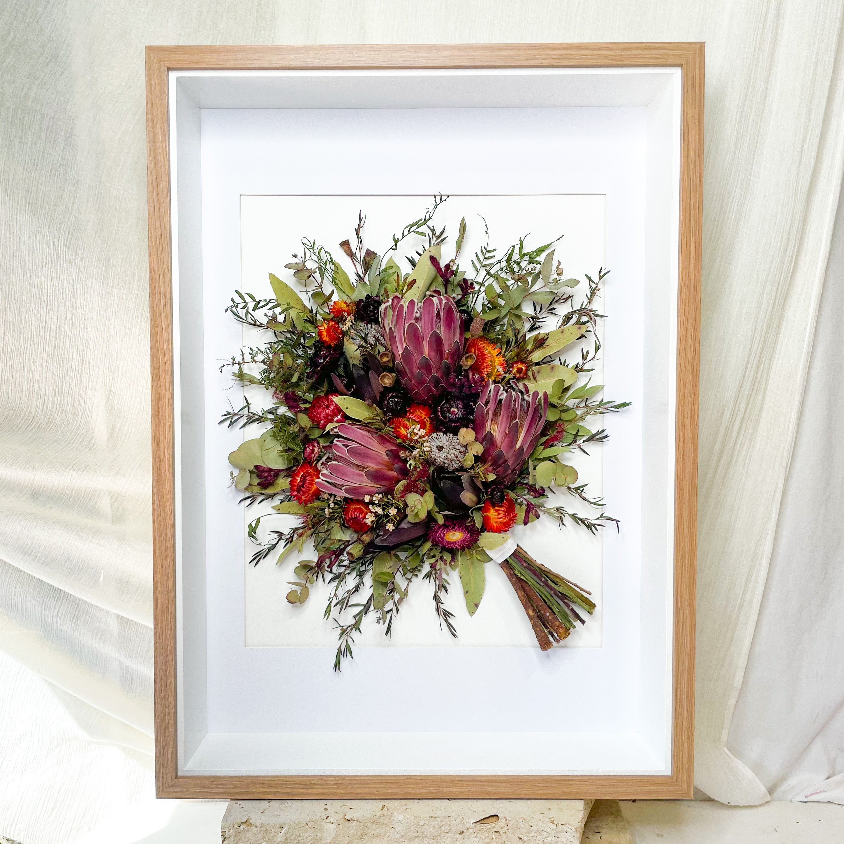 custom-flower-framing-3d-shadow-box
Preserved native wedding bouquet set in 50x70 oak frame