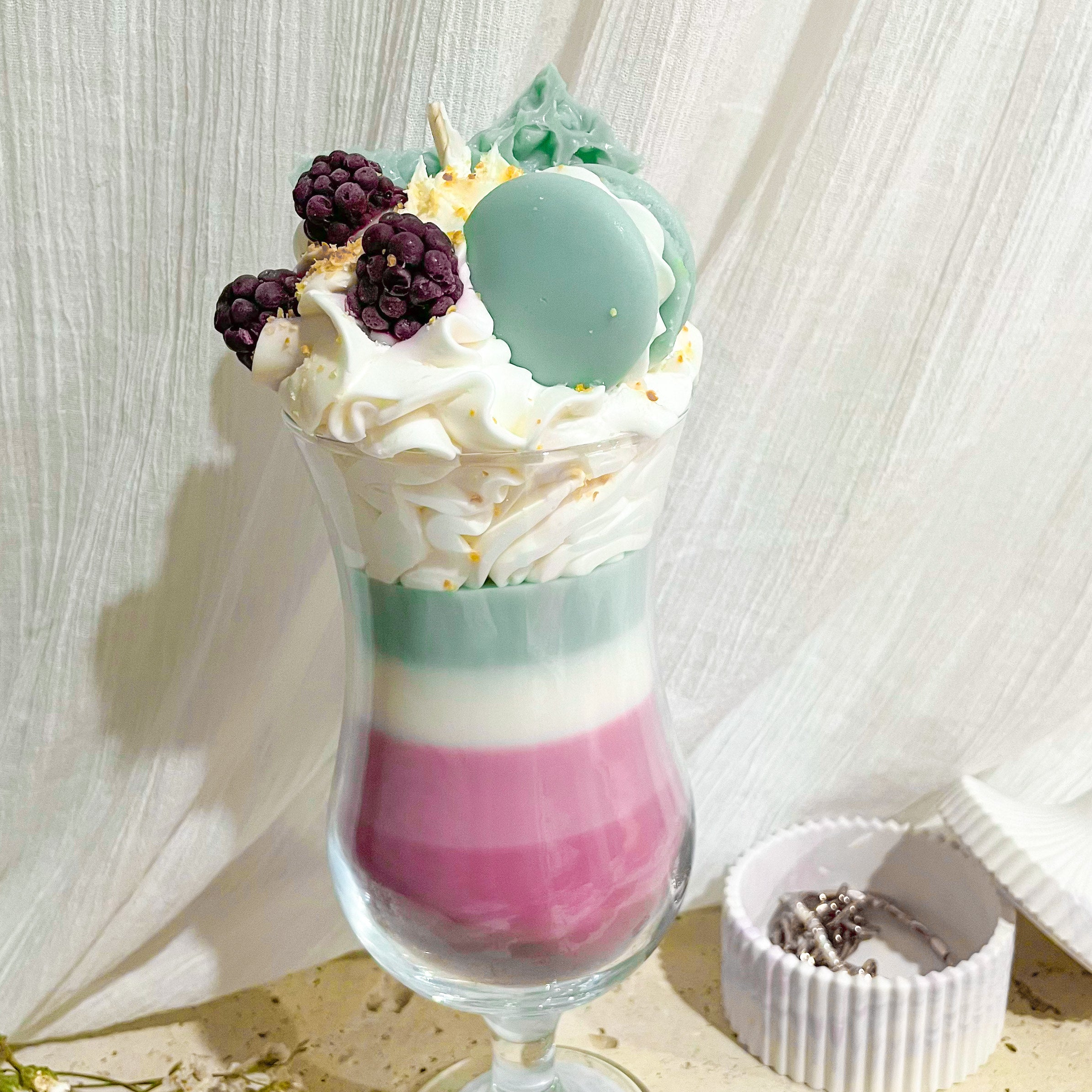 black raspberry and vanilla dessert candle