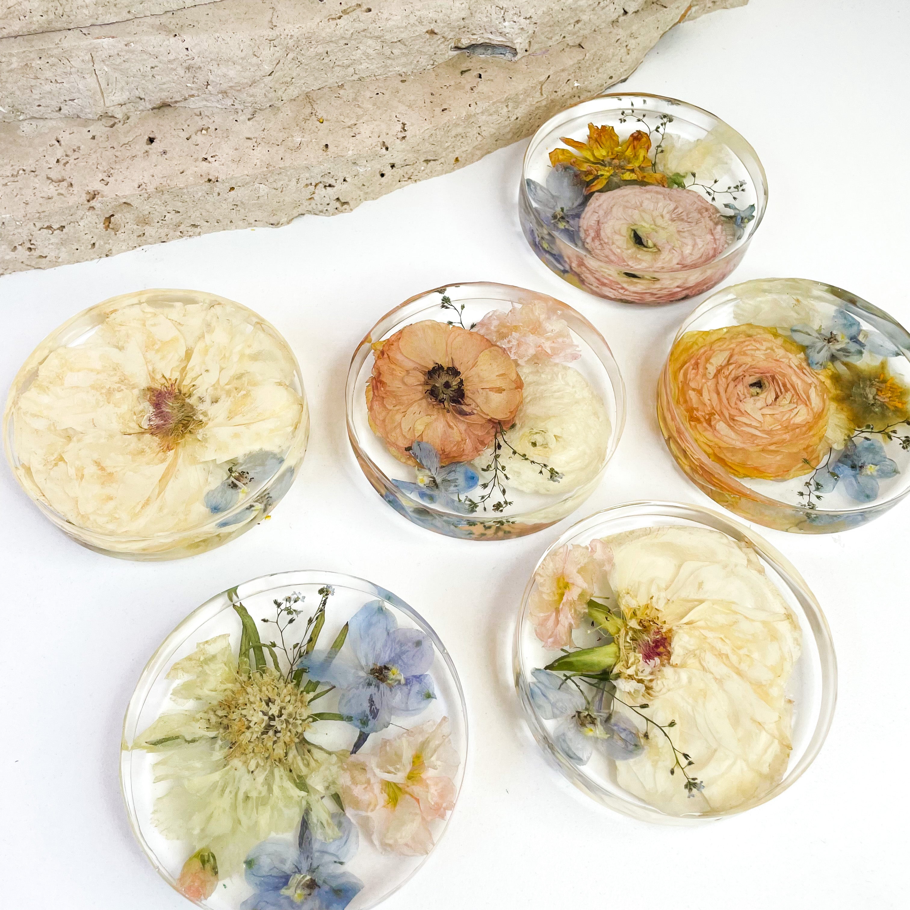 preserved-flowers-round-resin-coaster-set-6 - wedding bouquet - peach blue white