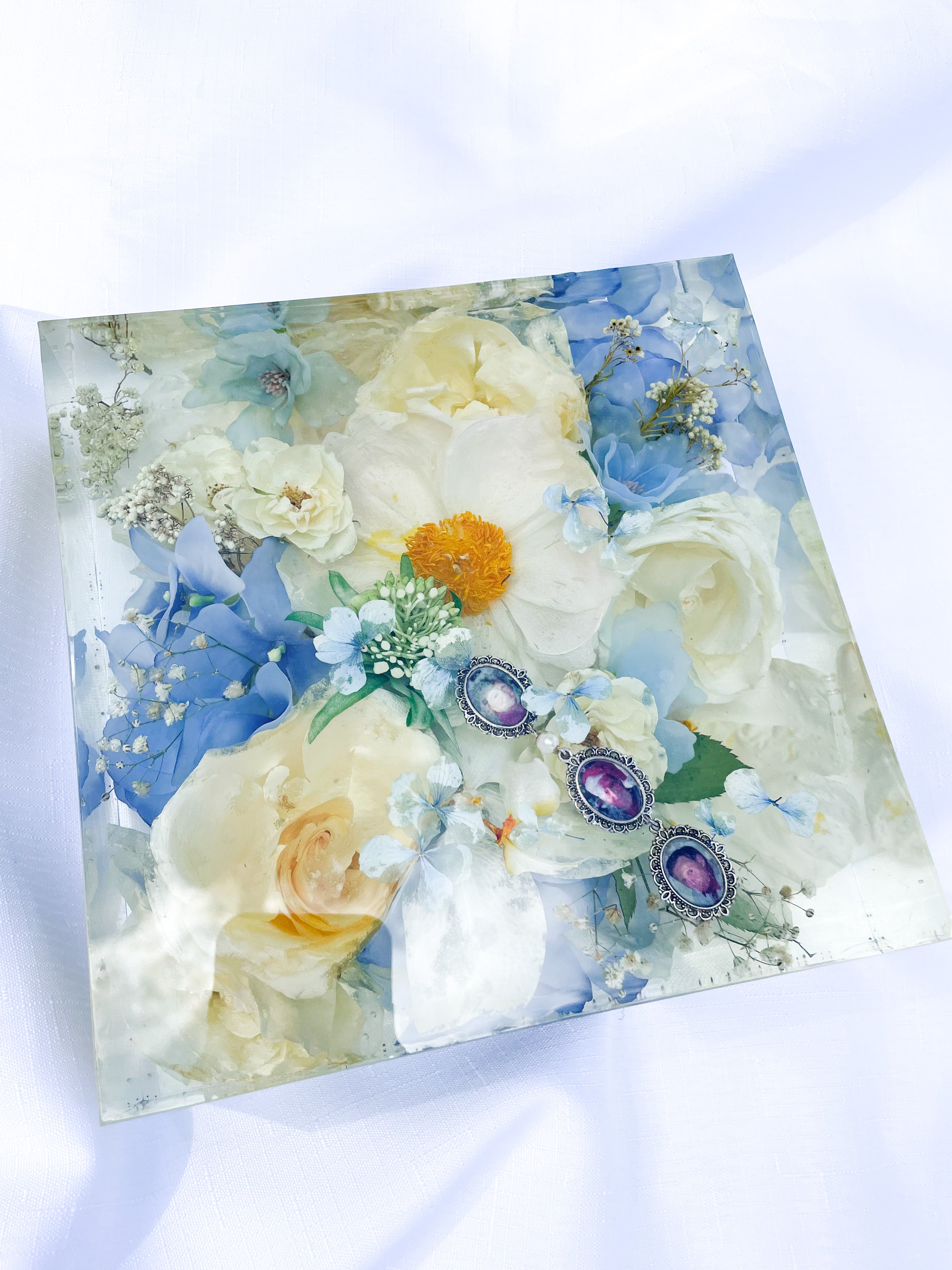 preserved-flowers-resin-square-large - wedding bouquet - resin block - memorial charms - blue white flowers