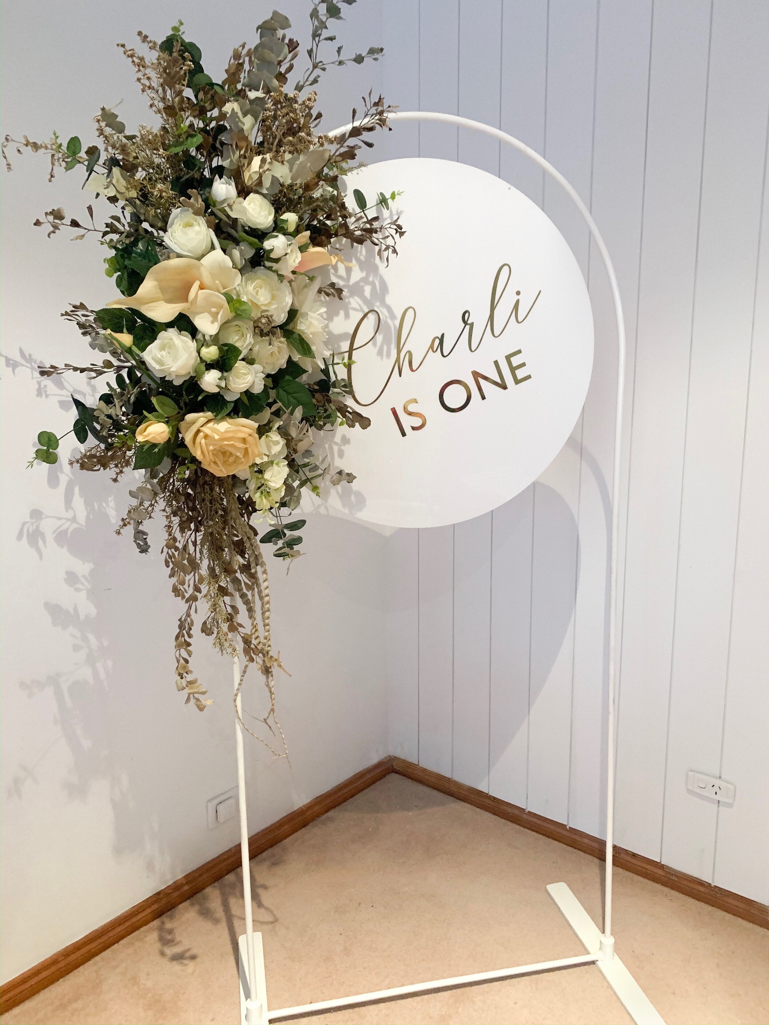 Circle Sign & Arch Stand Hire Package